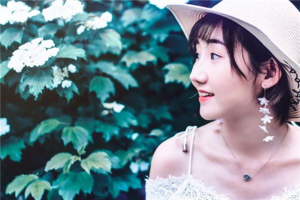 女人左眼大右眼小预示 姓名网
